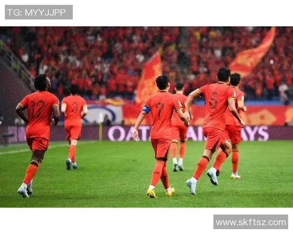 国足惨败巴西0比8引发热议球迷对未来充满担忧与期待